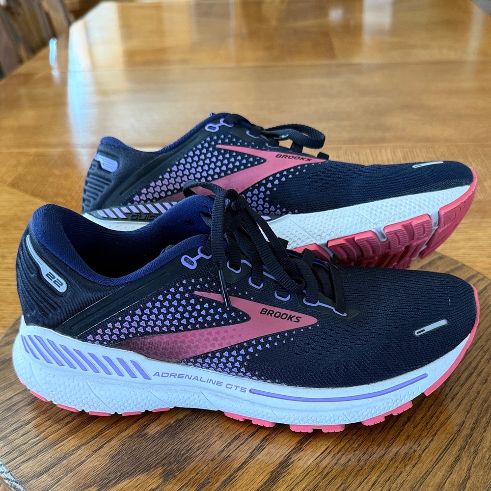 Women’s Brooks Adrenaline GTS 22 size 8.5